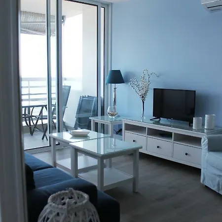 Sandy Beach Horizon * لارنكا